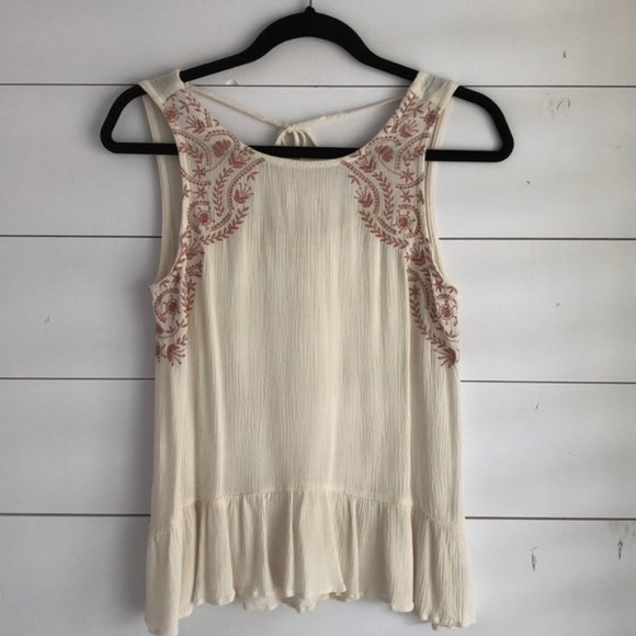 love on a hanger Tops - 3/$20{Love On A Hanger}Sz M Cream Sleeveless Shirt